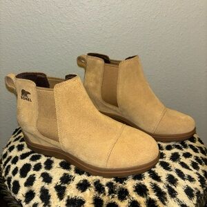 Sorel Evie II Chelsea Boots, Size 8